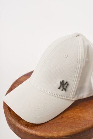 163-410ASP011-Yankees-Metal-Logo-Lastikli-Beyaz-apka