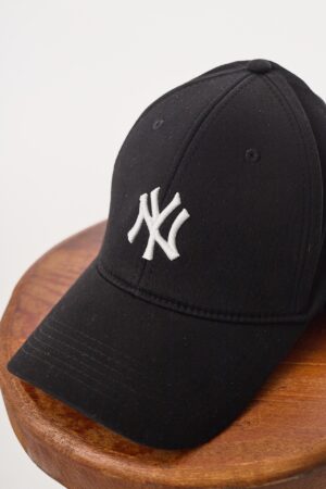 164-410ASP010-Yankees-Basic-Siyah-apka