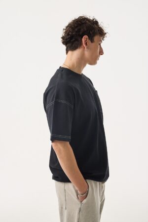 325-410TS001-Rogue-Yumu-ak-Doku-Cepli-Siyah-T-Shirt-2